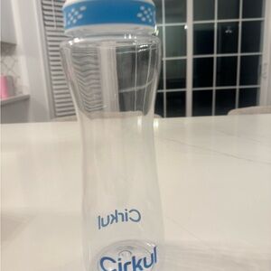 Cirkul Clear and Blue Water Bottle with 10 flavored inserts